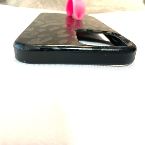 Midnight Leopard Righty Loopy Case for iPhone 12/12 Pro - Picture 6 of 9